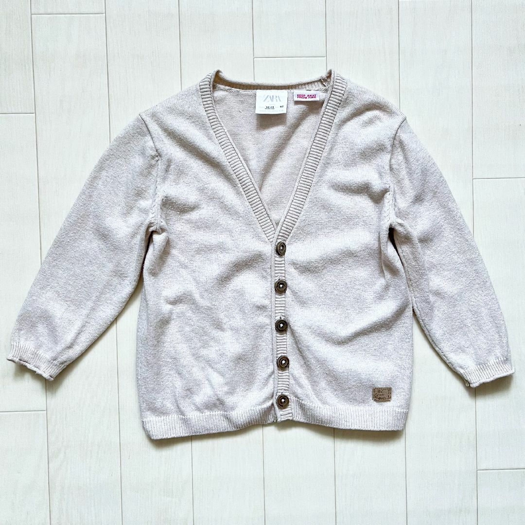 ZARA KIDS(ザラキッズ)の美品★ ZARA BABY ウッドボタンニットカーデ 90cm キッズ/ベビー/マタニティのキッズ服女の子用(90cm~)(カーディガン)の商品写真