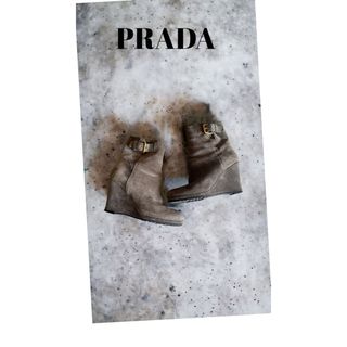 プラダ(PRADA)のPRADA本革スエードサイドベルトショートブーツ(ブーツ)