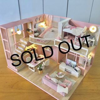 ミニチュアドールハウス　完成品❤︎ピンクの可愛いお家(ミニチュア)