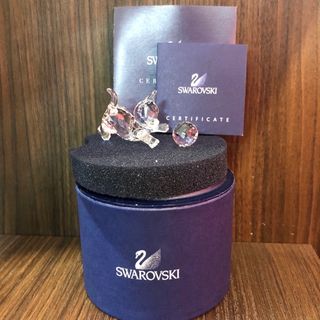 スワロフスキー(SWAROVSKI)の⭐️スワロフスキー ボールと遊ぶ猫(置物)