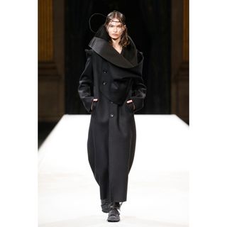 ヨウジヤマモト(Yohji Yamamoto)のヨウジヤマモト 22aw look30 コート(ロングコート)