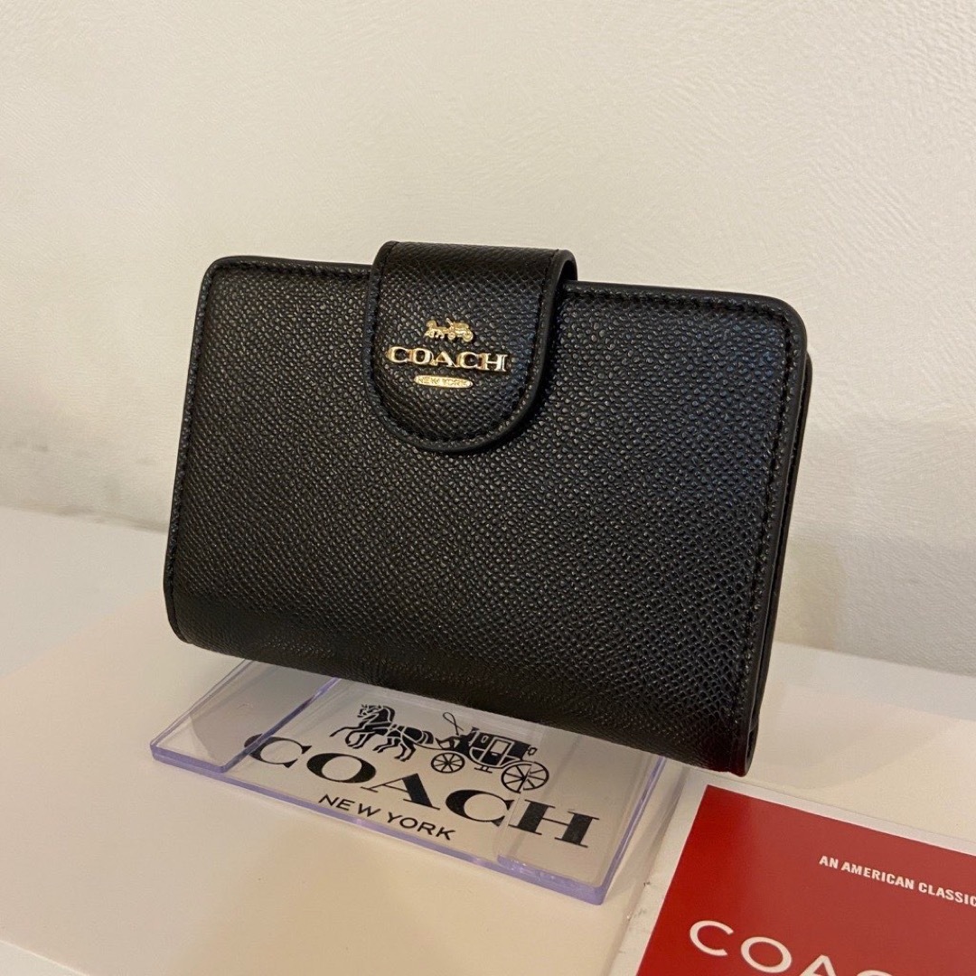 COACH(コーチ)のギフト⭕️ コーチ クロスグレインレザー二つ折ミディアム フラップ 財布 メンズのファッション小物(長財布)の商品写真