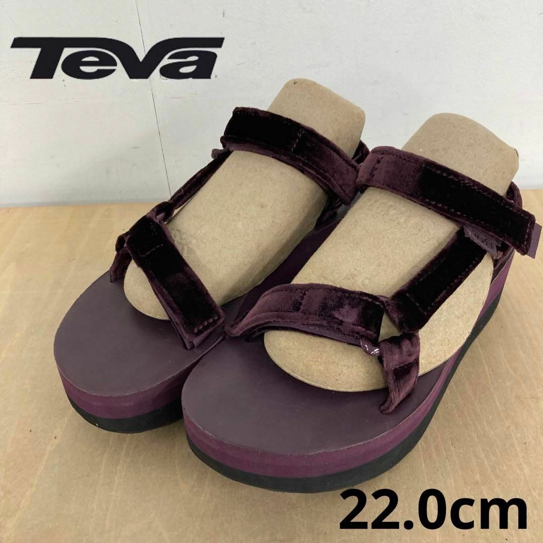 Teva(テバ)のTeva FLATFOM VELVET 22.0cm レディースの靴/シューズ(サンダル)の商品写真