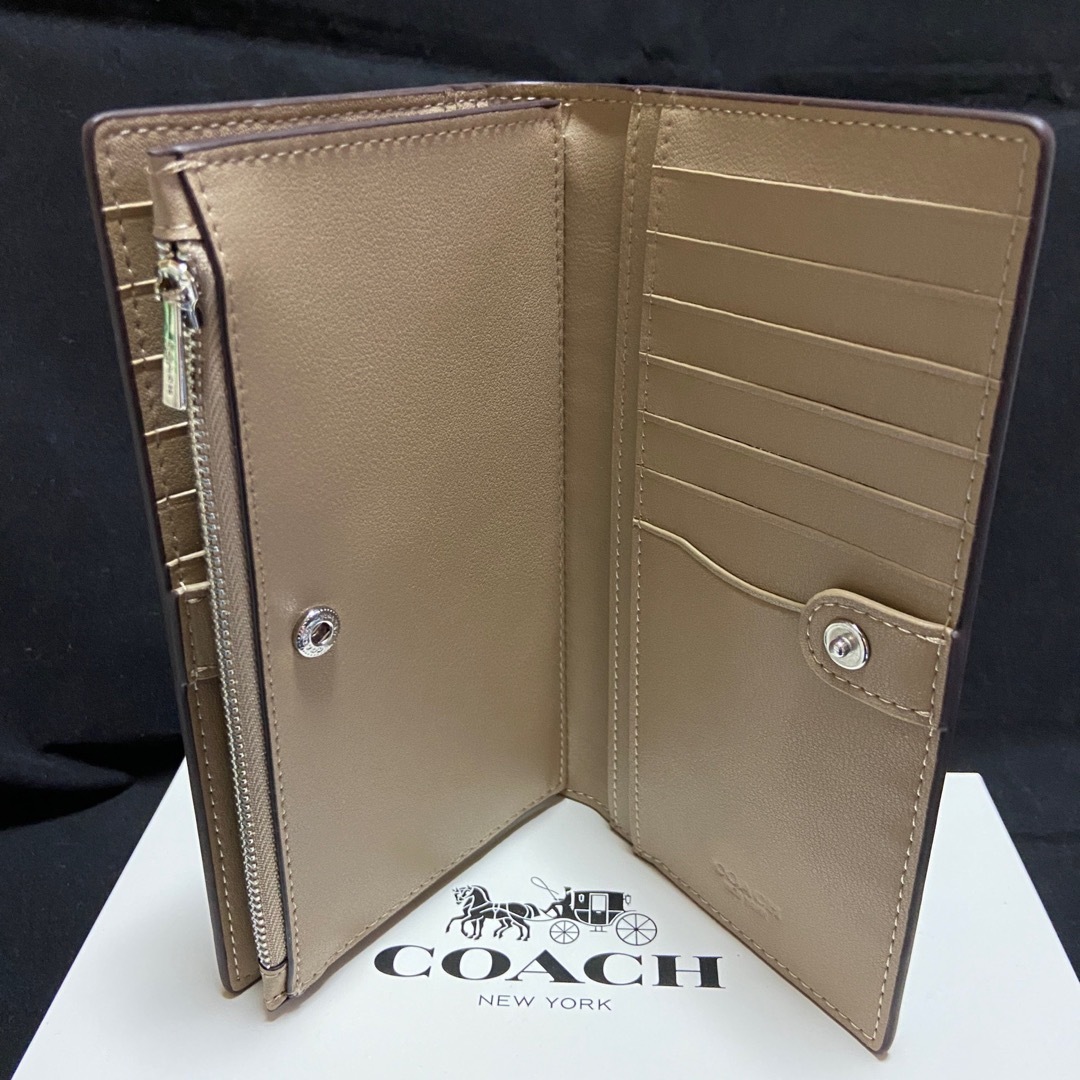 COACH(コーチ)のギフト⭕️ コーチ スリムで大容量！本革ラベンダー色 二つ折 長財布 レディースのファッション小物(財布)の商品写真