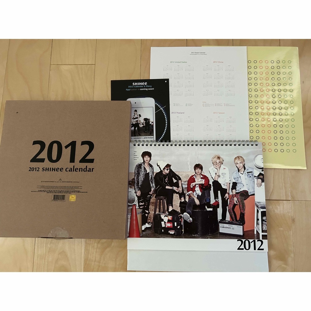 SHINee(シャイニー)のSHINee 2012 calendar エンタメ/ホビーのCD(K-POP/アジア)の商品写真