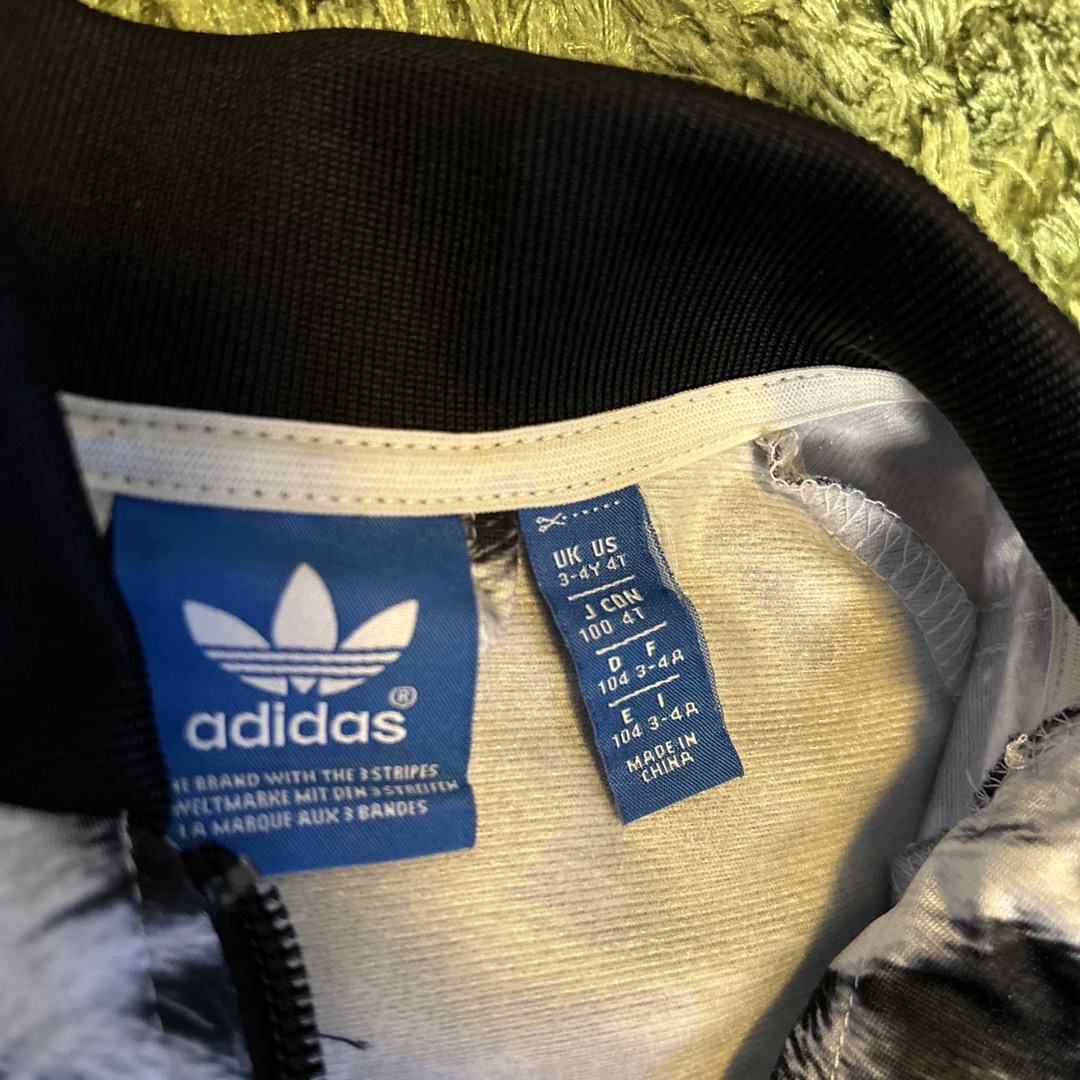 adidas★オリジナル★ジャージ★上下★ヒョウ柄★100cm★セットアップ キッズ/ベビー/マタニティのキッズ服男の子用(90cm~)(ジャケット/上着)の商品写真