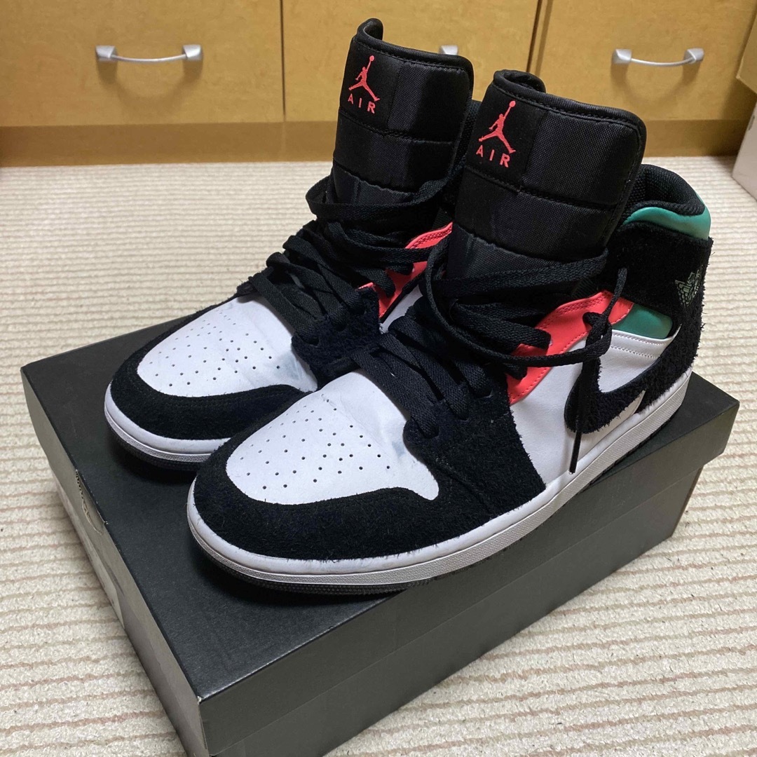 Jordan Brand（NIKE）(ジョーダン)のNIKE AIR JORDAN 1 MID メンズの靴/シューズ(スニーカー)の商品写真