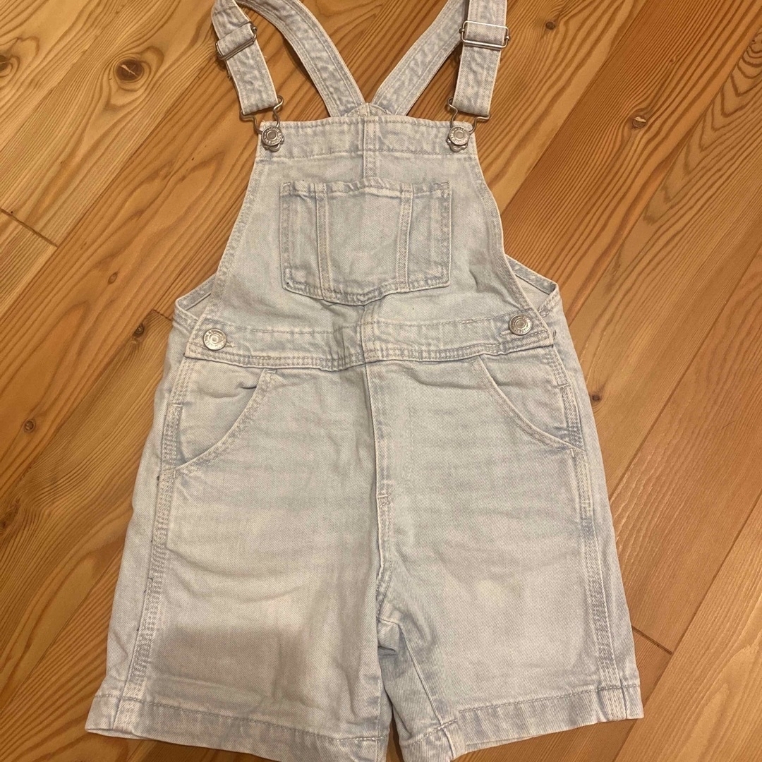 H&M(エイチアンドエム)のH&Mデニムサロペット・110cm キッズ/ベビー/マタニティのキッズ服女の子用(90cm~)(パンツ/スパッツ)の商品写真