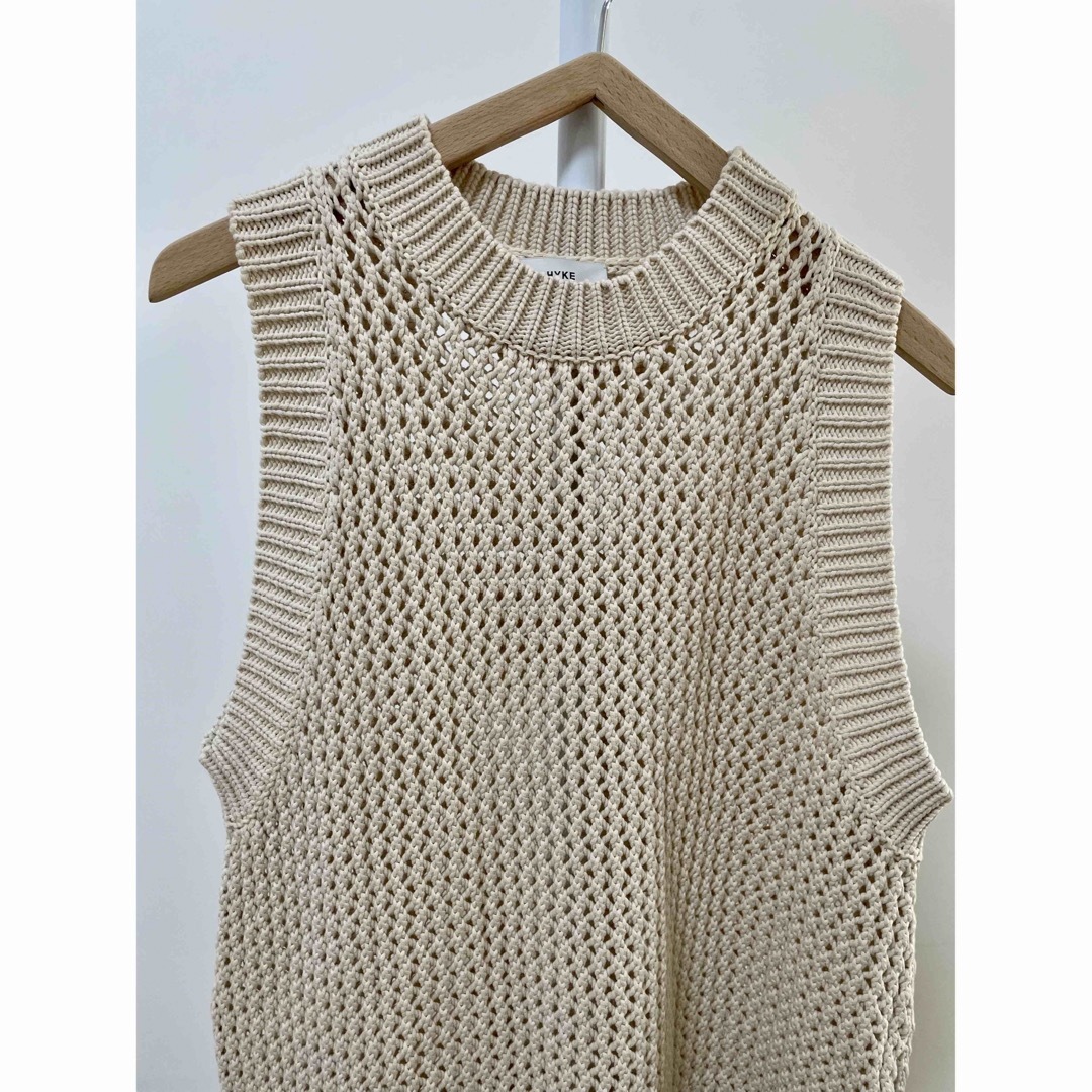 hyke CROCHETED CROPPED SWEATER TOP  ベスト