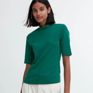 ユニクロ(UNIQLO)のユニクロ　ハイネックTシャツ　グリーン(Tシャツ(半袖/袖なし))