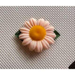 アートヴィンテージ(ART VINTAGE)のサーモンピンク お花 バレッタ(バレッタ/ヘアクリップ)