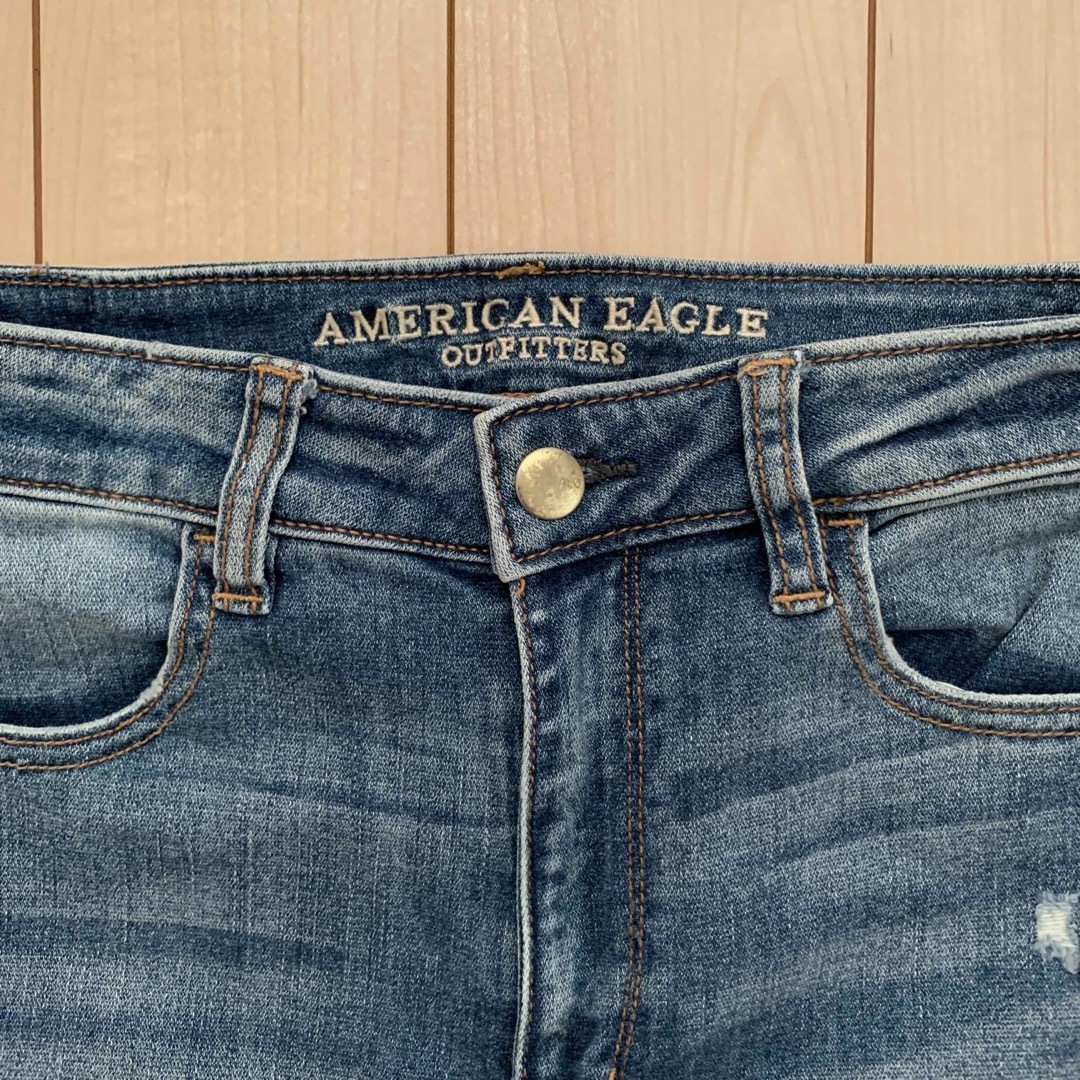 American Eagle(アメリカンイーグル)のアメリカンイーグル　ダメージジーンズ レディースのパンツ(デニム/ジーンズ)の商品写真