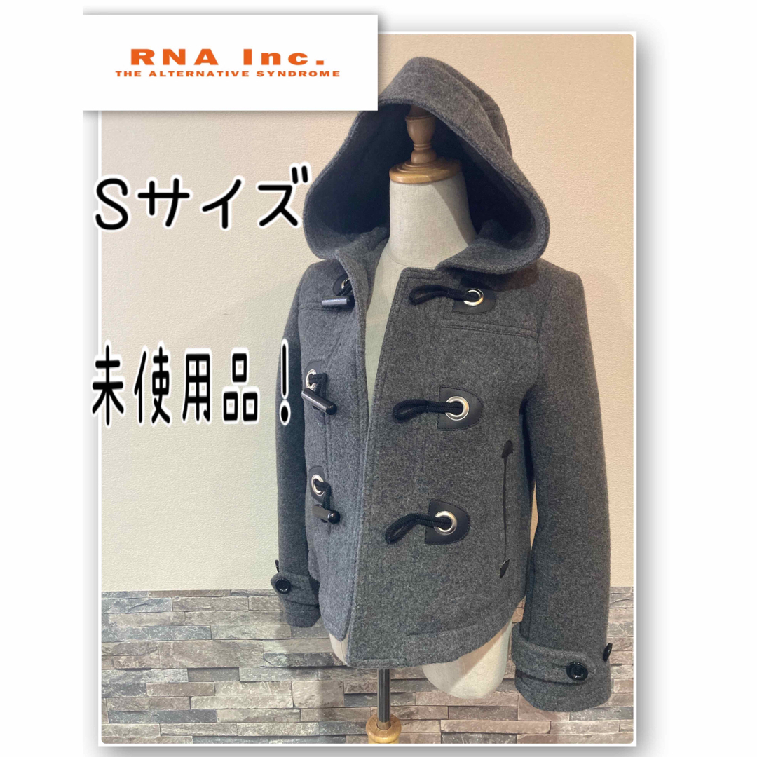 RNA(アールエヌエー)のRNA ショート丈 ダッフル　コート ジャケット 未使用品 Sサイズ レディースのジャケット/アウター(ダッフルコート)の商品写真