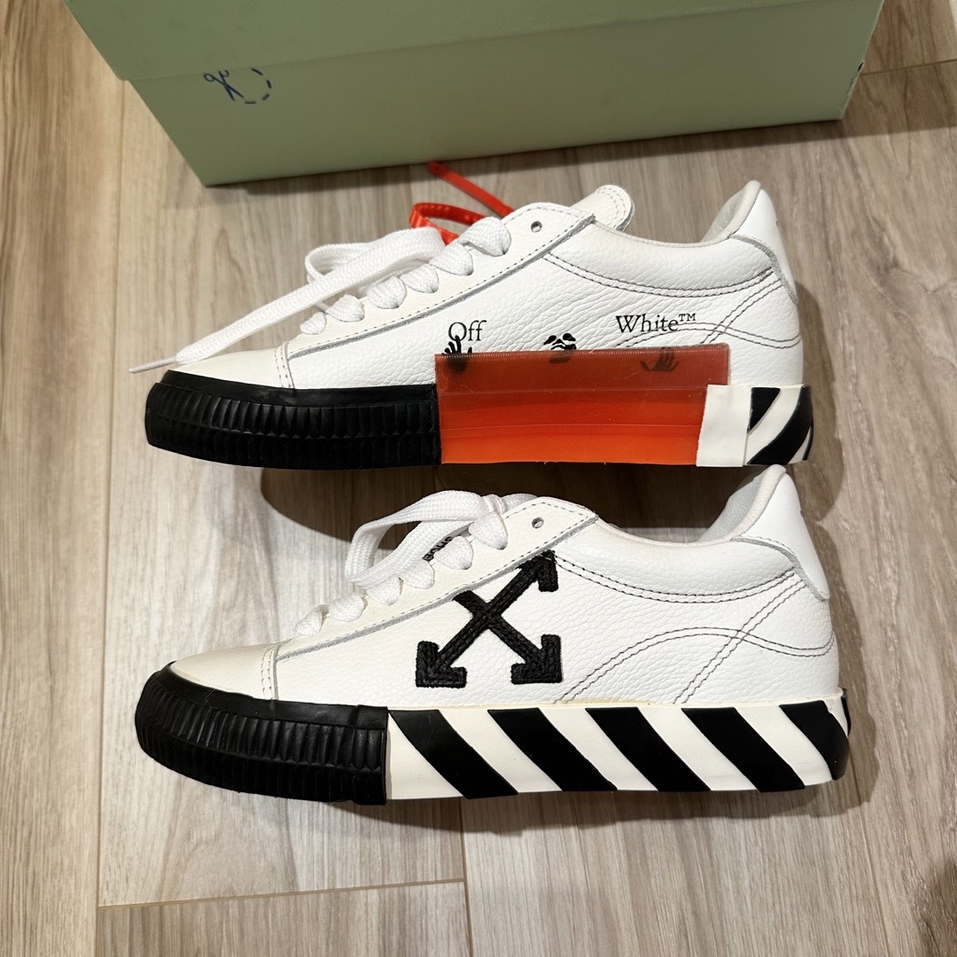 OFF-WHITE(オフホワイト)のオフホワイト off-white スニーカー レディースの靴/シューズ(スニーカー)の商品写真