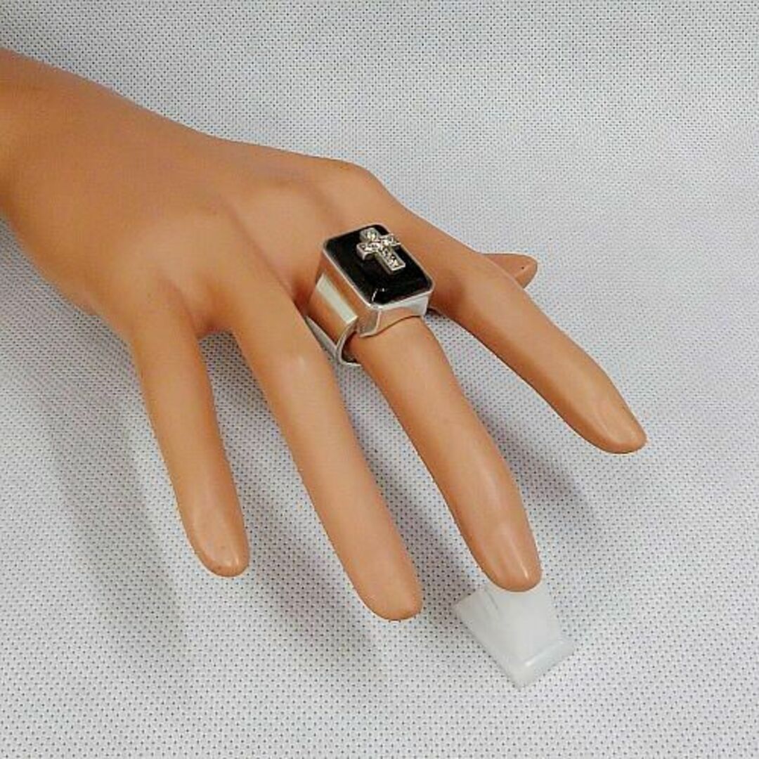 大ぶりなオニキスのシルバー９２５製リング（指輪）　  レディースのアクセサリー(リング(指輪))の商品写真