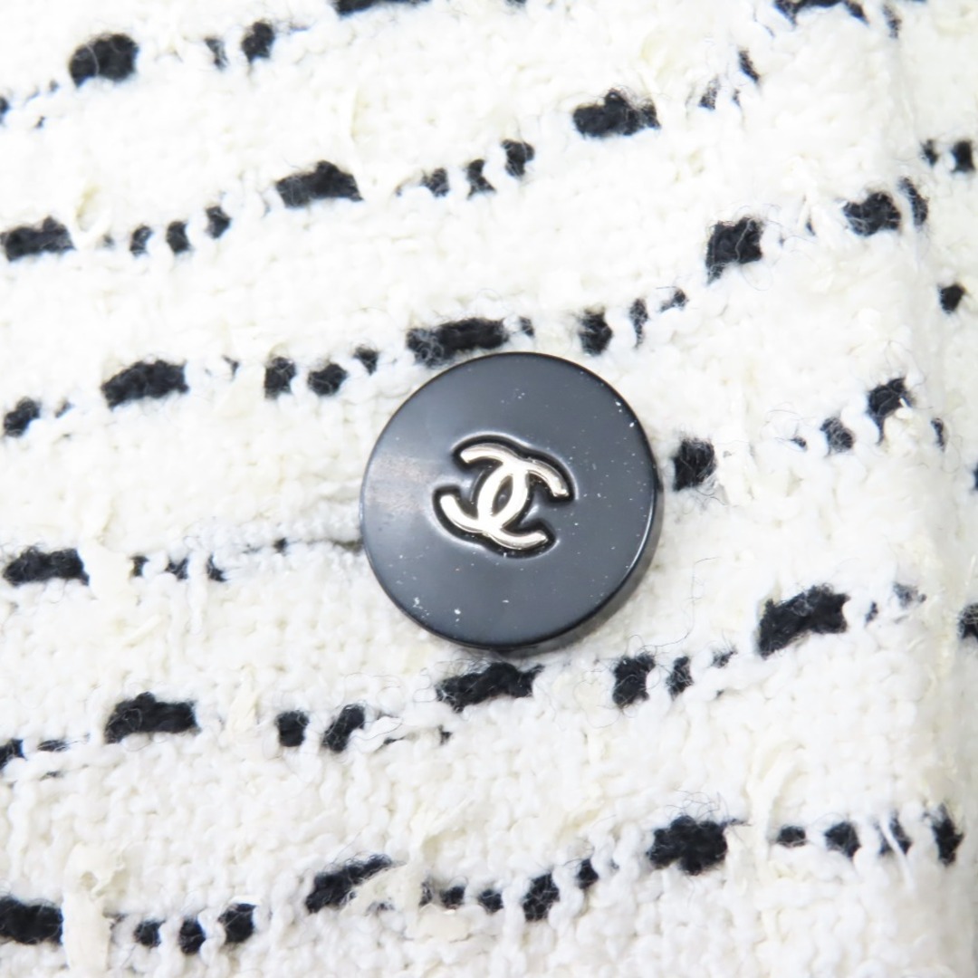 CHANEL(シャネル)のCHANEL シャネル アウター ツイード 服 ココマーク ココボタン 38 ヴィンテージ テーラードジャケット コットン/ウール ホワイト レディース【中古】 レディースのジャケット/アウター(テーラードジャケット)の商品写真