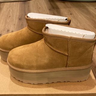 新品未使用　UGG クラシックウルトラミニプラットフォーム　ブラック　24cm