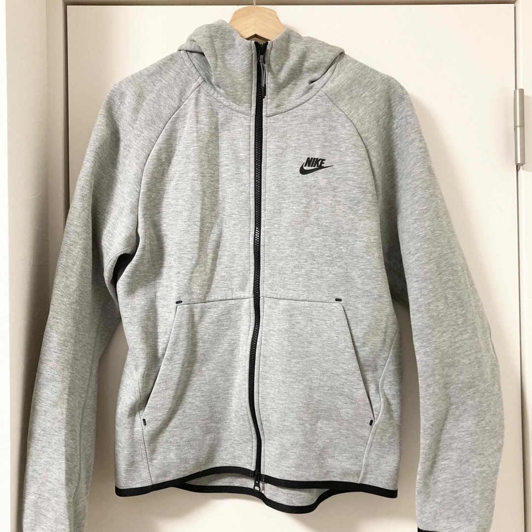 NIKE(ナイキ)のNIKE テックフリース フーディーMサイズ 2つセット メンズのトップス(パーカー)の商品写真