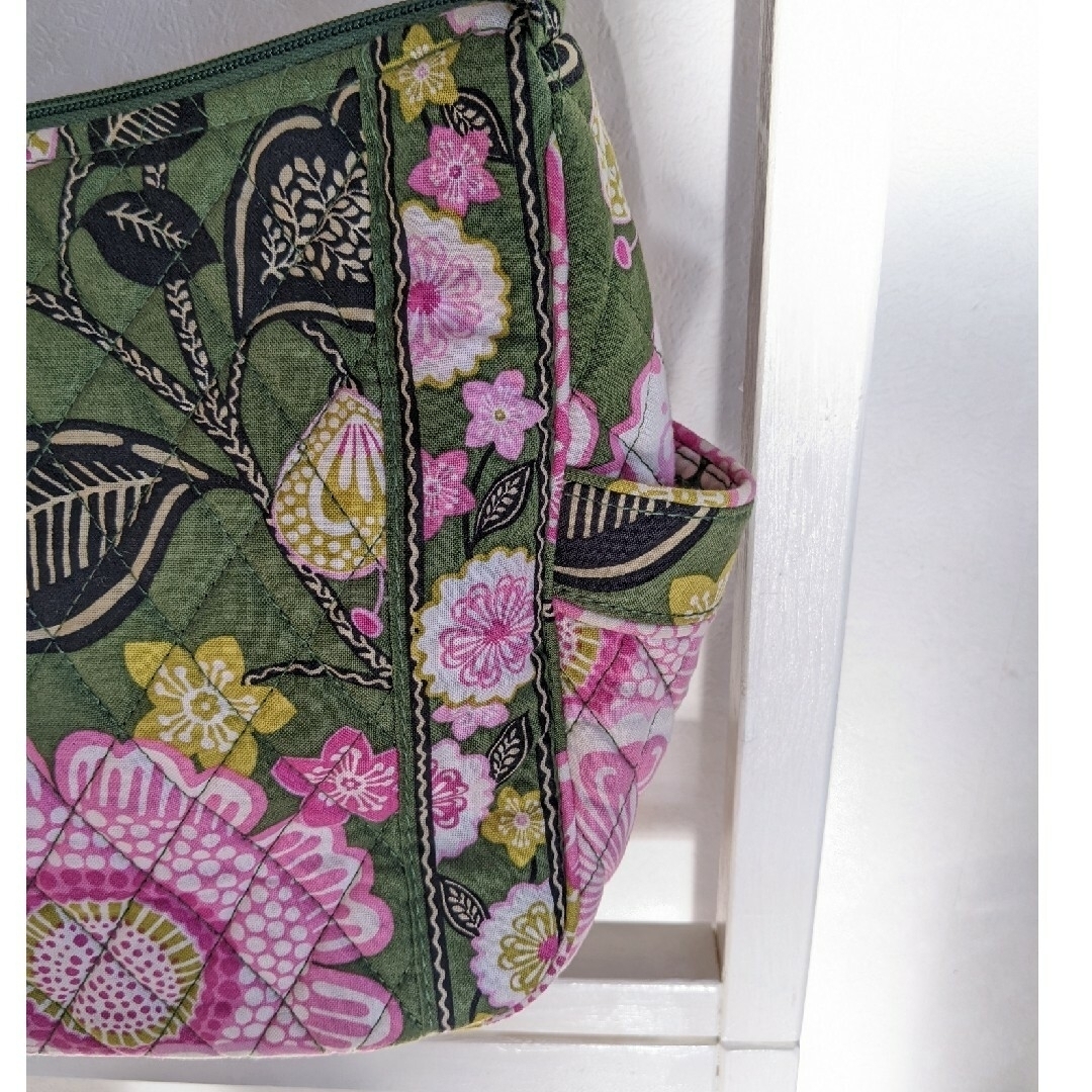 Vera Bradley(ヴェラブラッドリー)の密かな人気　新品　ベラ・ブラッドリー　ショルダーバッグ レディースのバッグ(ショルダーバッグ)の商品写真
