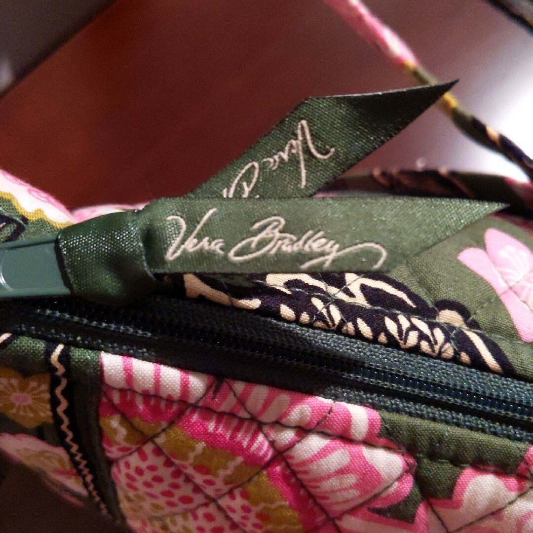 Vera Bradley(ヴェラブラッドリー)の密かな人気　新品　ベラ・ブラッドリー　ショルダーバッグ レディースのバッグ(ショルダーバッグ)の商品写真