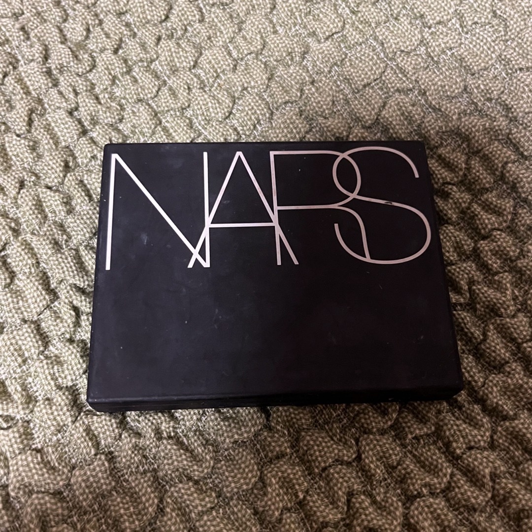 NARS(ナーズ)のヴォワヤジュールアイシャドウパレット1193 コスメ/美容のベースメイク/化粧品(アイシャドウ)の商品写真