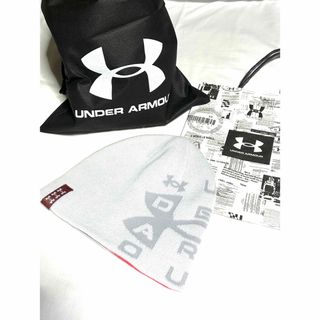 アンダーアーマー(UNDER ARMOUR)の【新品未使用品】アンダーアーマーリバーシブルニット帽ビーニーホワイト(ニット帽/ビーニー)