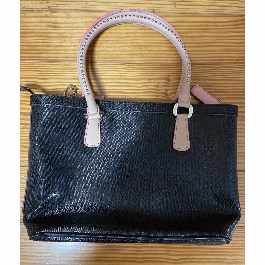 GUESS(ゲス)のGUESS ゲス　バッグ レディースのバッグ(ハンドバッグ)の商品写真