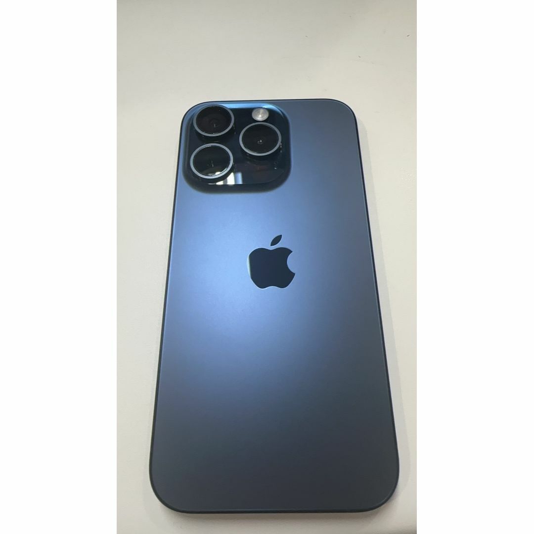 Apple(アップル)の新品同様　iphone15pro 1TB ブルーチタニウム　simフリー スマホ/家電/カメラのスマートフォン/携帯電話(スマートフォン本体)の商品写真