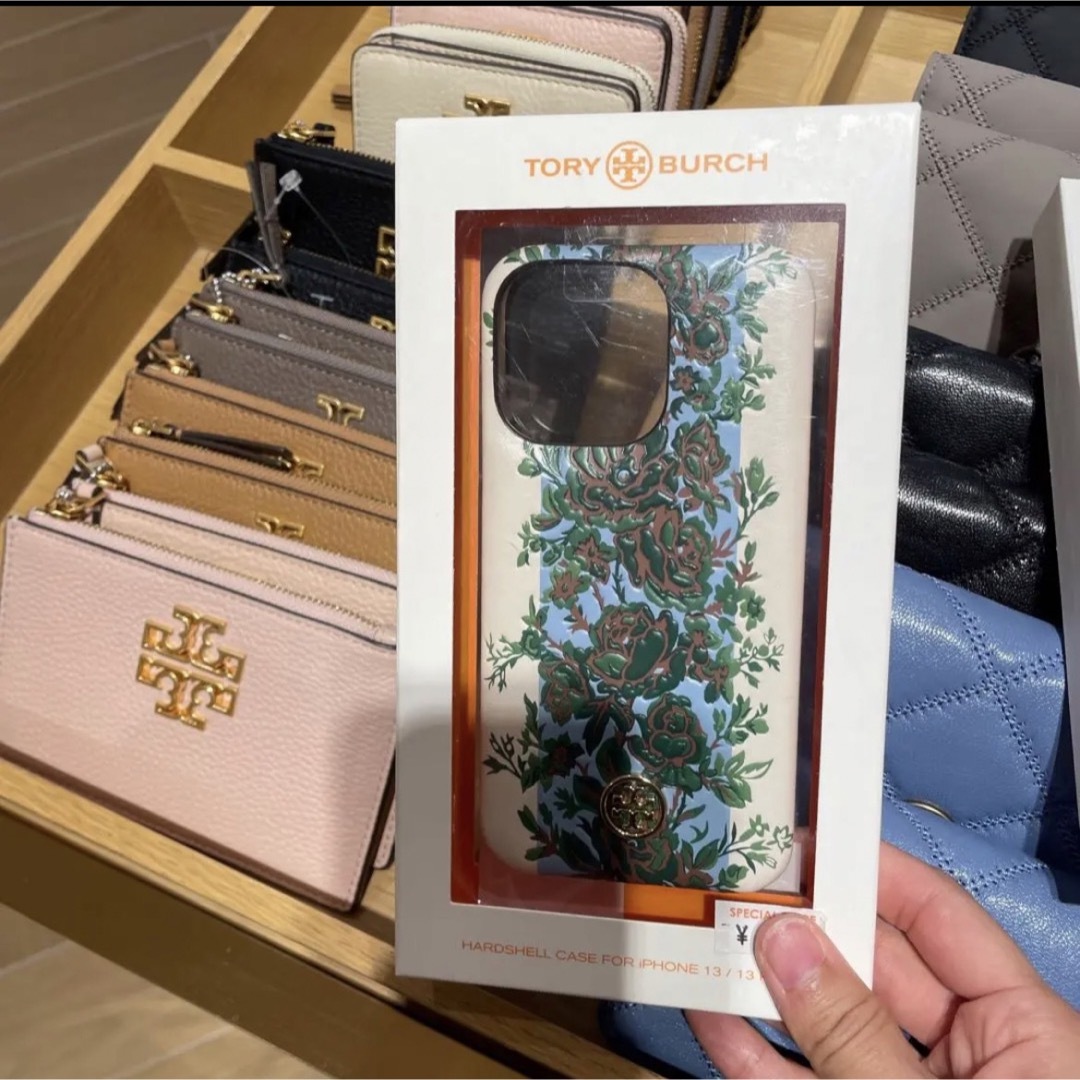 Tory Burch(トリーバーチ)のトリーバーチ iPhone ケース 13/13PRO フローラル柄　レザー スマホ/家電/カメラのスマホアクセサリー(iPhoneケース)の商品写真