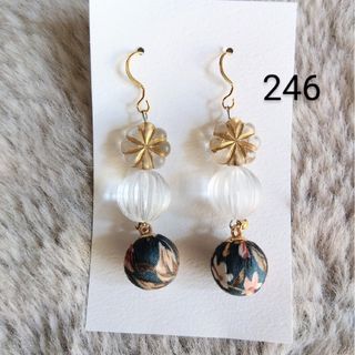 246　ハンドメイド　ピアス　イヤリング　アレルギー　可愛い　３連(ピアス)