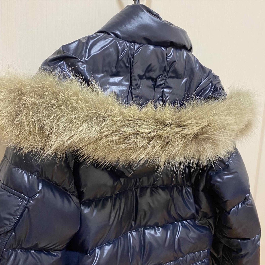 MONCLER(モンクレール)のモンクレール　ダウン　フード付き　ネイビー　メンズ　レディース　0  メンズのジャケット/アウター(ダウンジャケット)の商品写真