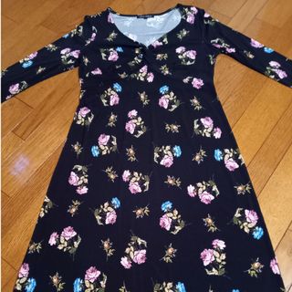 ローラアシュレイ(LAURA ASHLEY)のローラアシュレイ一回着用のみ美品素敵な薔薇柄ワンピース(ひざ丈ワンピース)