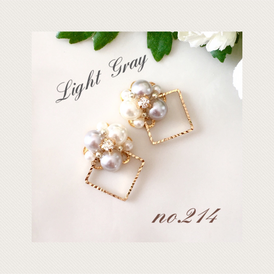 no.214 上品♡華やか♡ガーリー♡ライトグレー♡スクエアチャーム♡ピアス ハンドメイドのアクセサリー(ピアス)の商品写真