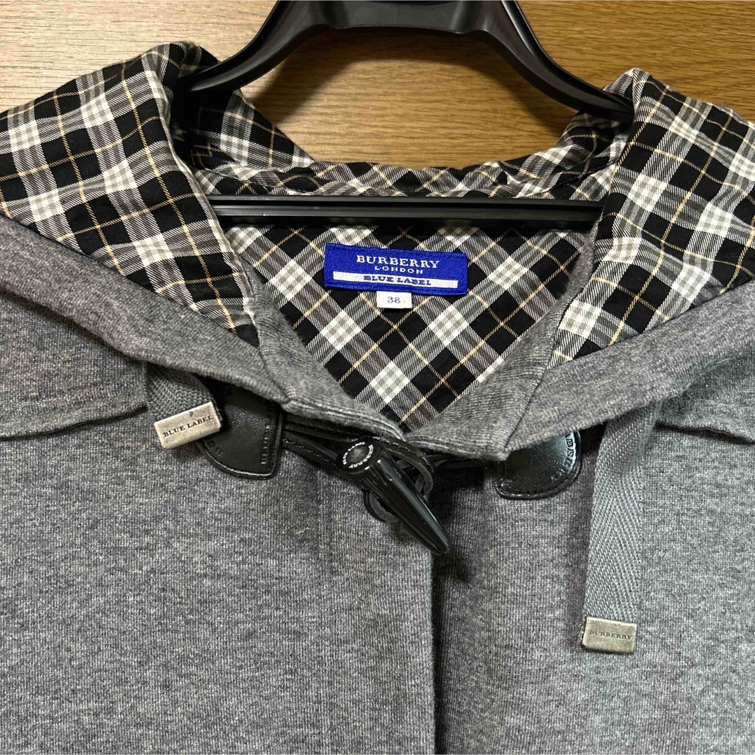 BURBERRY BLUE LABEL(バーバリーブルーレーベル)のバーバリーブルーレーベル　グレー　裏起毛　ダッフルコート レディースのジャケット/アウター(ダッフルコート)の商品写真