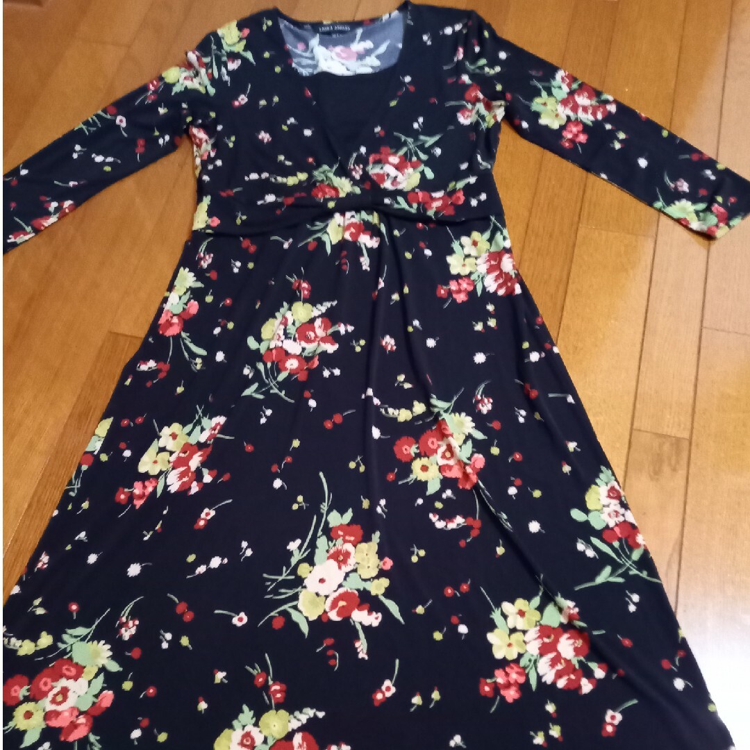 LAURA ASHLEY - ローラアシュレイ一回着用のみ美品シックでお洒落な花