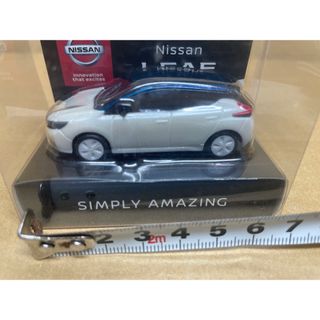 ニッサン(日産)の日産　非売品　販促品　リーフ　プルバックミニカー  パールホワイト／メタ青2トン(ミニカー)