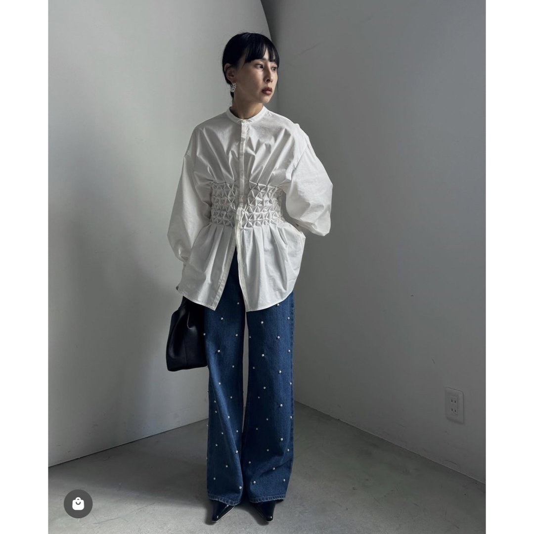 Ameri VINTAGE(アメリヴィンテージ)のBLOOM SHIRRING SHIRT レディースのトップス(シャツ/ブラウス(長袖/七分))の商品写真