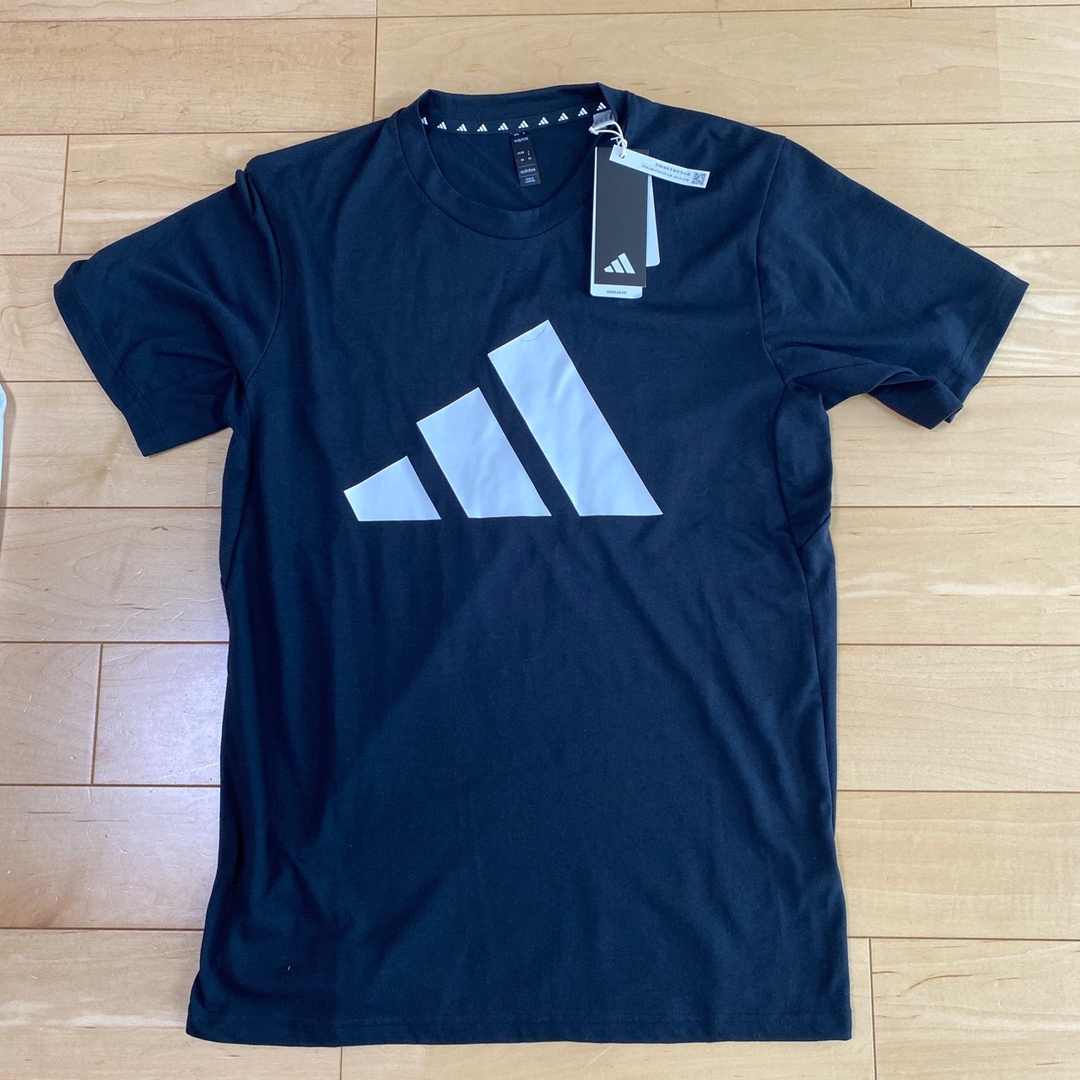 adidas(アディダス)の新品　アディダス　半袖　Ｔシャツ　S  2枚まとめ売り　ブラック　ホワイト メンズのトップス(Tシャツ/カットソー(半袖/袖なし))の商品写真