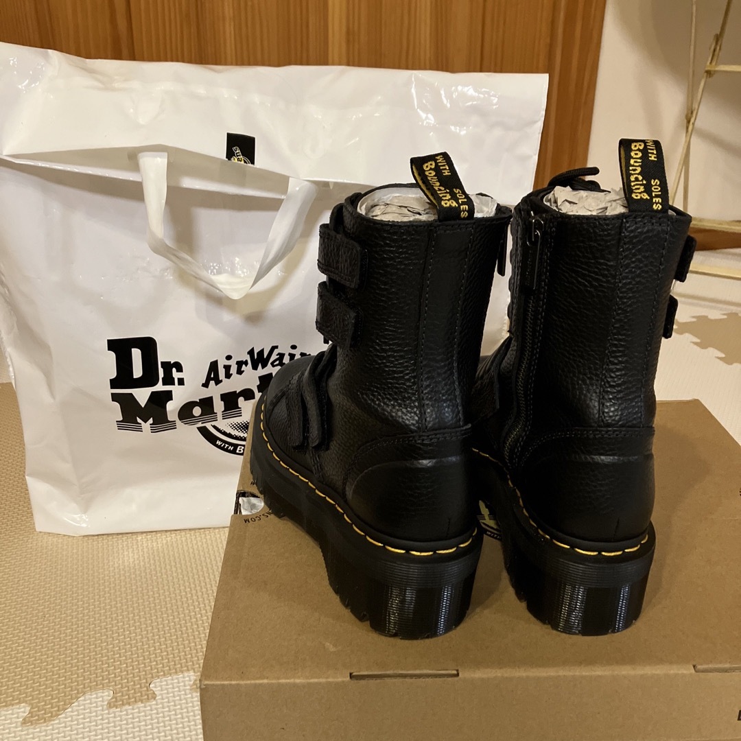 Dr.Martens(ドクターマーチン)のドクターマーチン　AXXEL 8 タイ　ブーツ　厚底 レディースの靴/シューズ(ブーツ)の商品写真