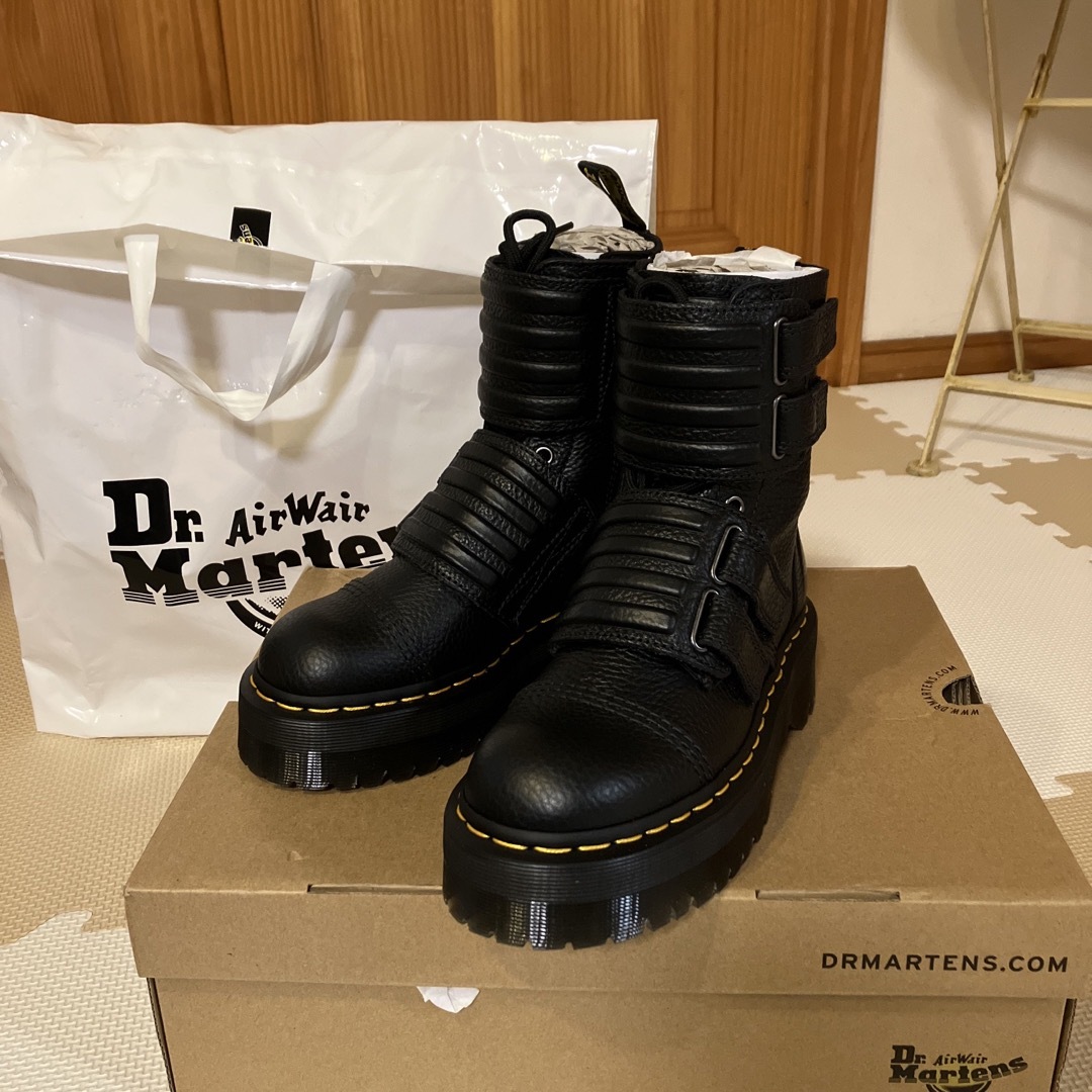 Dr.Martens(ドクターマーチン)のドクターマーチン　AXXEL 8 タイ　ブーツ　厚底 レディースの靴/シューズ(ブーツ)の商品写真