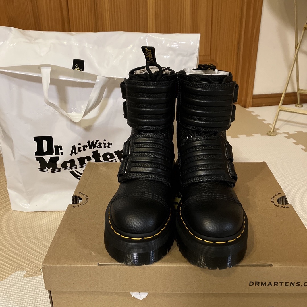 Dr.Martens(ドクターマーチン)のドクターマーチン　AXXEL 8 タイ　ブーツ　厚底 レディースの靴/シューズ(ブーツ)の商品写真