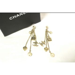 シャネル(CHANEL)のCHANEL シャネル アイコン チェーンピアス　香水瓶　パール　ハート(ピアス)