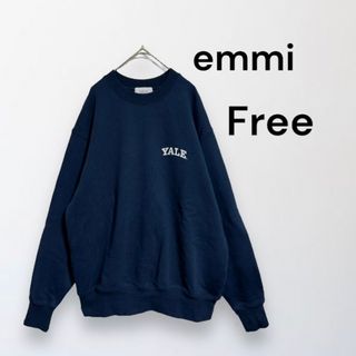 エミアトリエ(emmi atelier)の完売　人気　emmi エミ　スウェット　YALE トレーナー　カレッジロゴ　人気(トレーナー/スウェット)