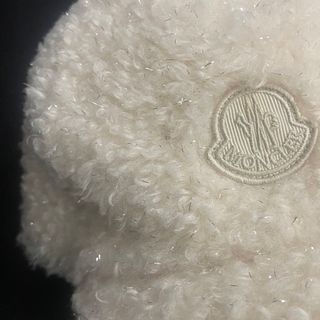 MONCLER - MONCLER モンクレール ラメ入りボアキャップ ホワイトの通販