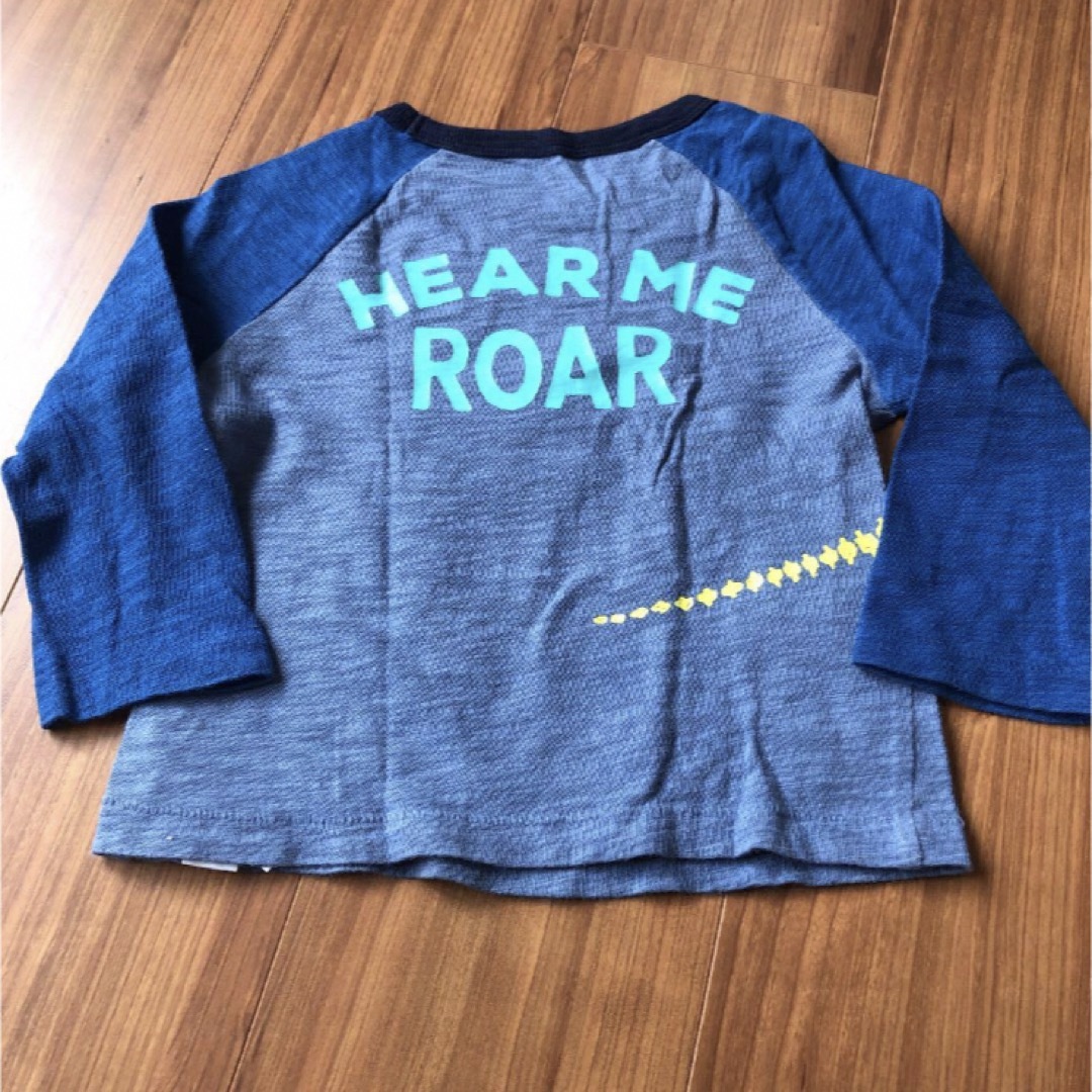 babyGAP(ベビーギャップ)のbaby gap   ロンT  男の子 恐竜　90cm キッズ/ベビー/マタニティのキッズ服女の子用(90cm~)(Tシャツ/カットソー)の商品写真