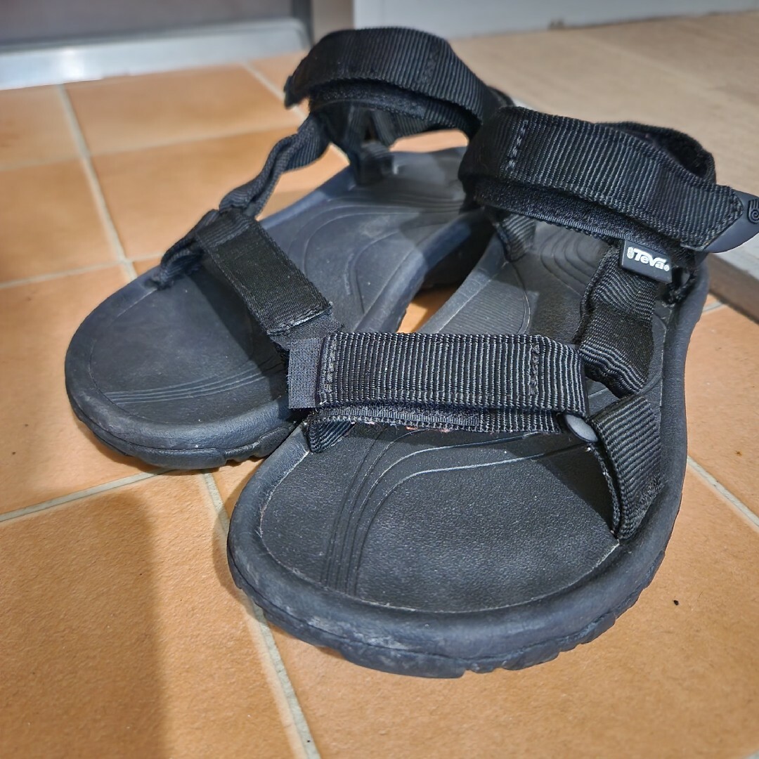 Teva(テバ)のテバ　サンダル　黒　23cm レディースの靴/シューズ(サンダル)の商品写真