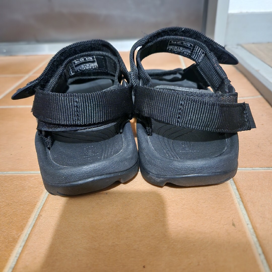 Teva(テバ)のテバ　サンダル　黒　23cm レディースの靴/シューズ(サンダル)の商品写真