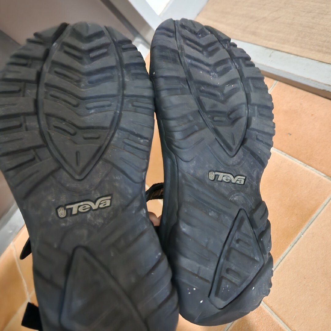 Teva(テバ)のテバ　サンダル　黒　23cm レディースの靴/シューズ(サンダル)の商品写真