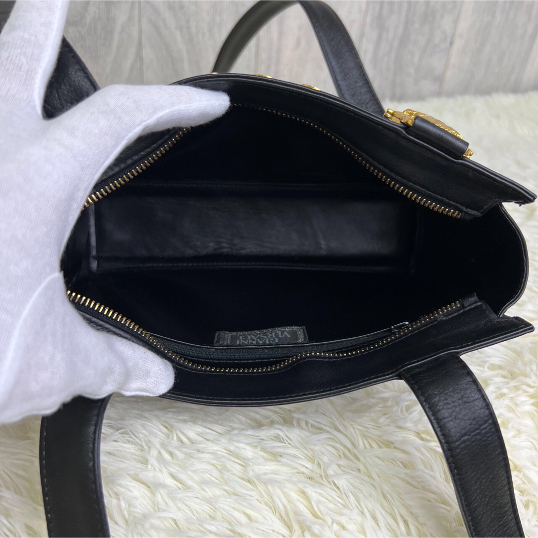 VERSACE - 人気♡極美品♡VERSACE ヴェルサーチ メデューサ ショルダー VERSACE - 人気♡極美品♡VERSACE ヴェルサーチ メデューサ ショルダー