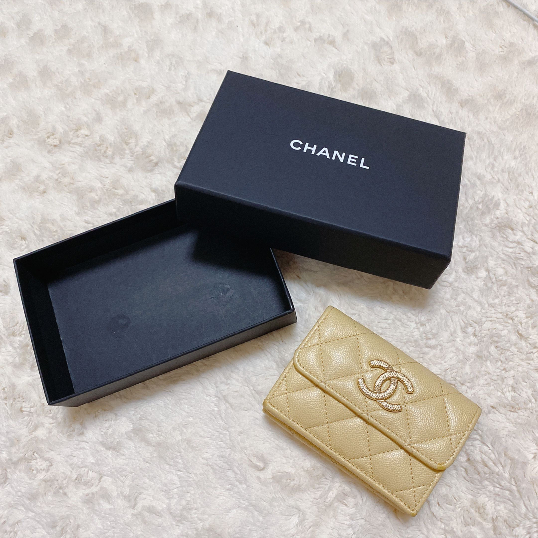CHANEL(シャネル)のCHANEL キャビアスキン スモール ウォレット ランダム イエロー レディースのファッション小物(財布)の商品写真